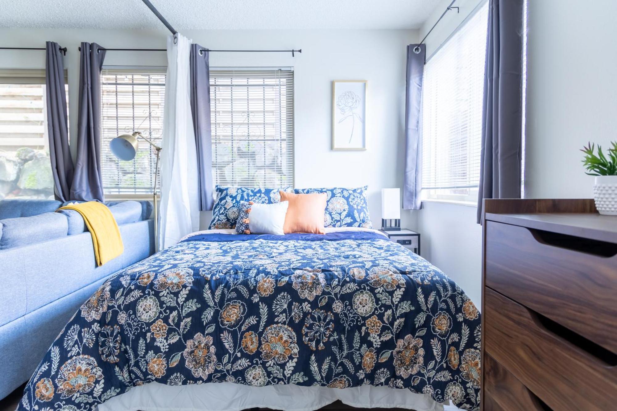 King Bed + Studio! Free Parking, Patio, Wfh Space! シアトル エクステリア 写真