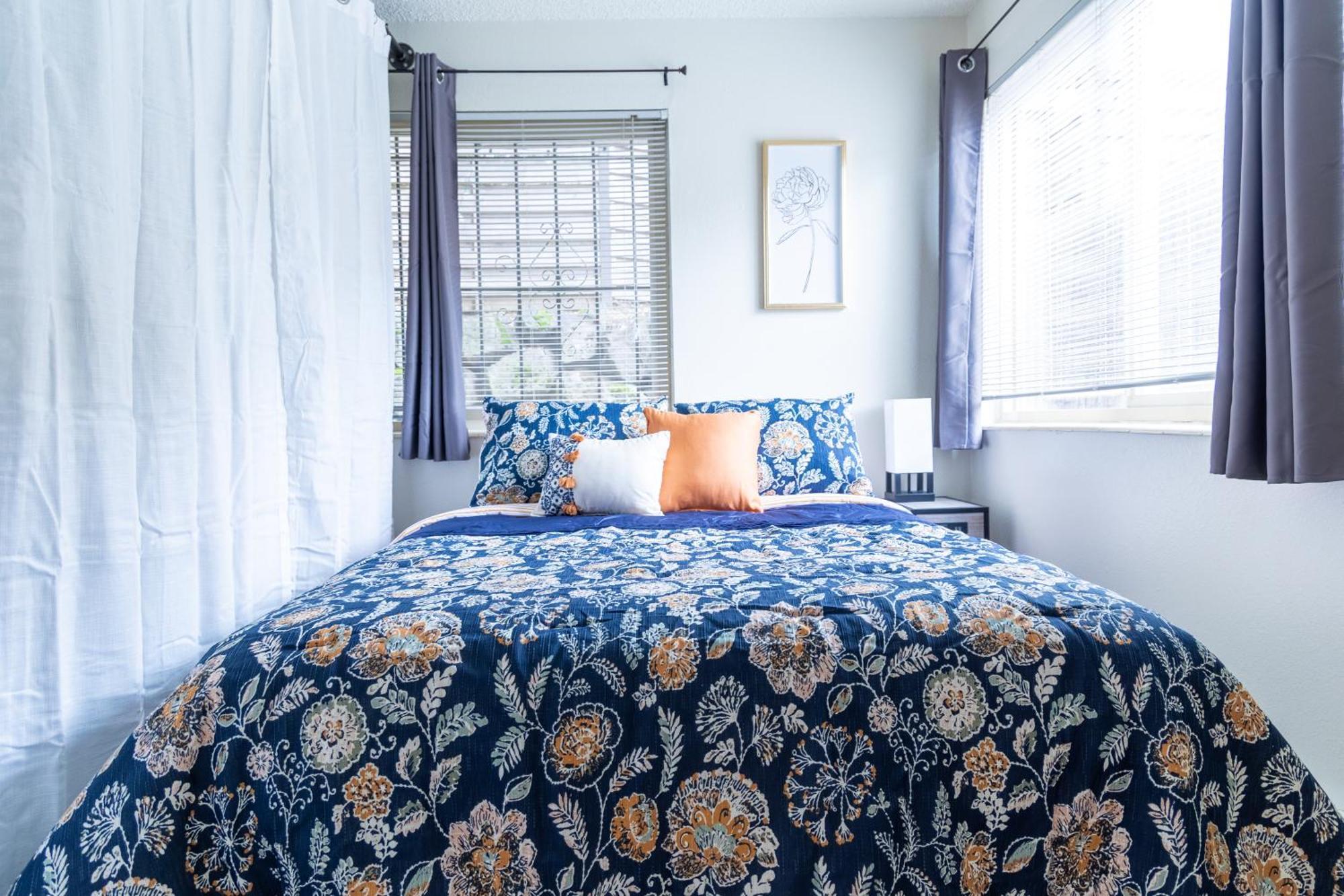 King Bed + Studio! Free Parking, Patio, Wfh Space! シアトル エクステリア 写真